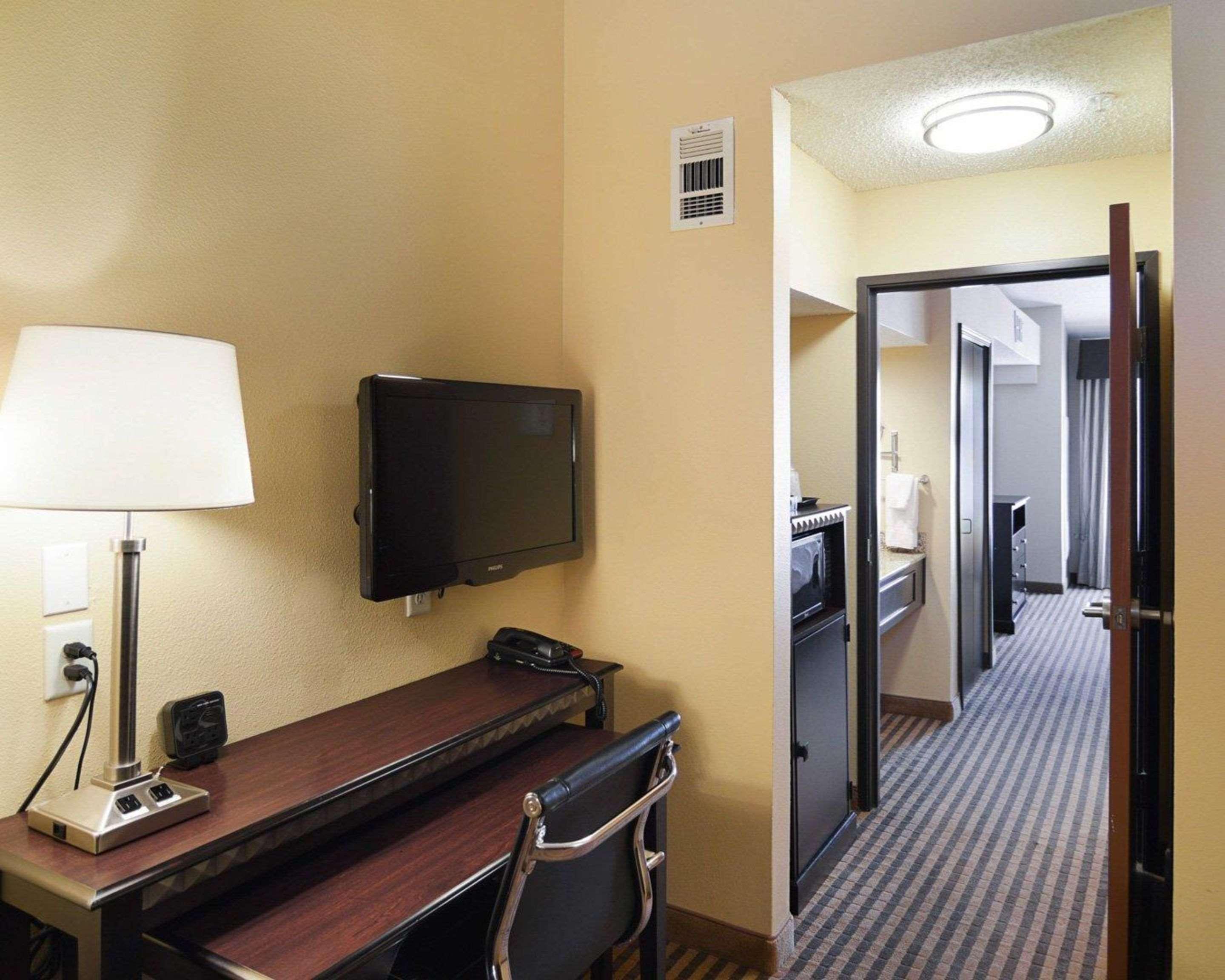 Comfort Suites Dfw Airport Irving Exterior foto